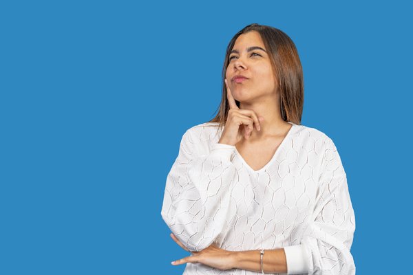 pensive-businesswoman-having-a-good-idea-looking-u-2026-01-11-10-13-53-utc