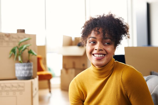portrait-of-young-woman-sitting-on-floor-and-smili-2026-01-07-00-39-47-utc (2)