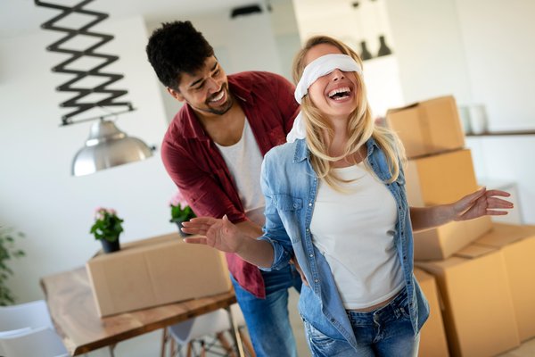 young-couple-moving-in-new-home-and-unpacking-carb-2026-01-08-22-52-40-utc (1)