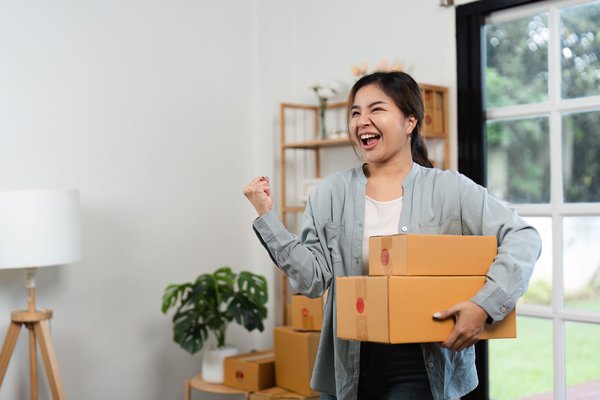 young-entrepreneur-celebrating-success-in-online-b-2026-01-07-00-51-28-utc